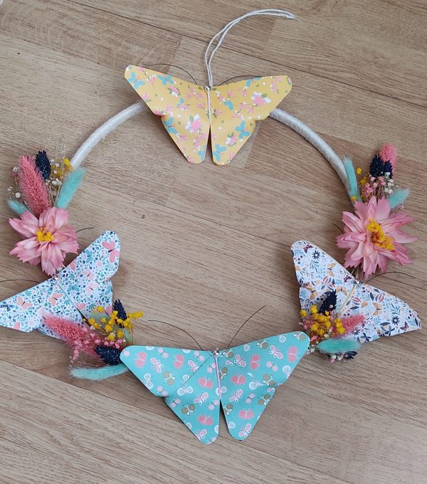 couronne de fleurs séchées et papillons origami – Image 3