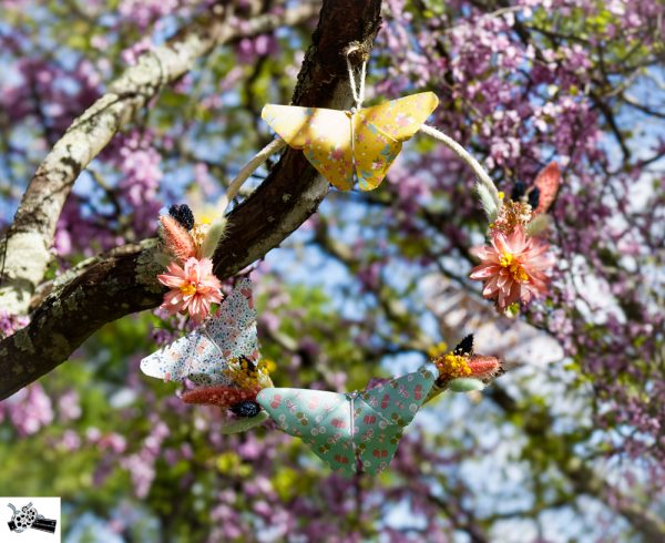 couronne de fleurs séchées et papillons origami