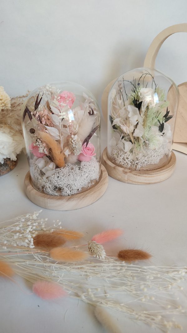 Cloches en verre fleuris vendus
